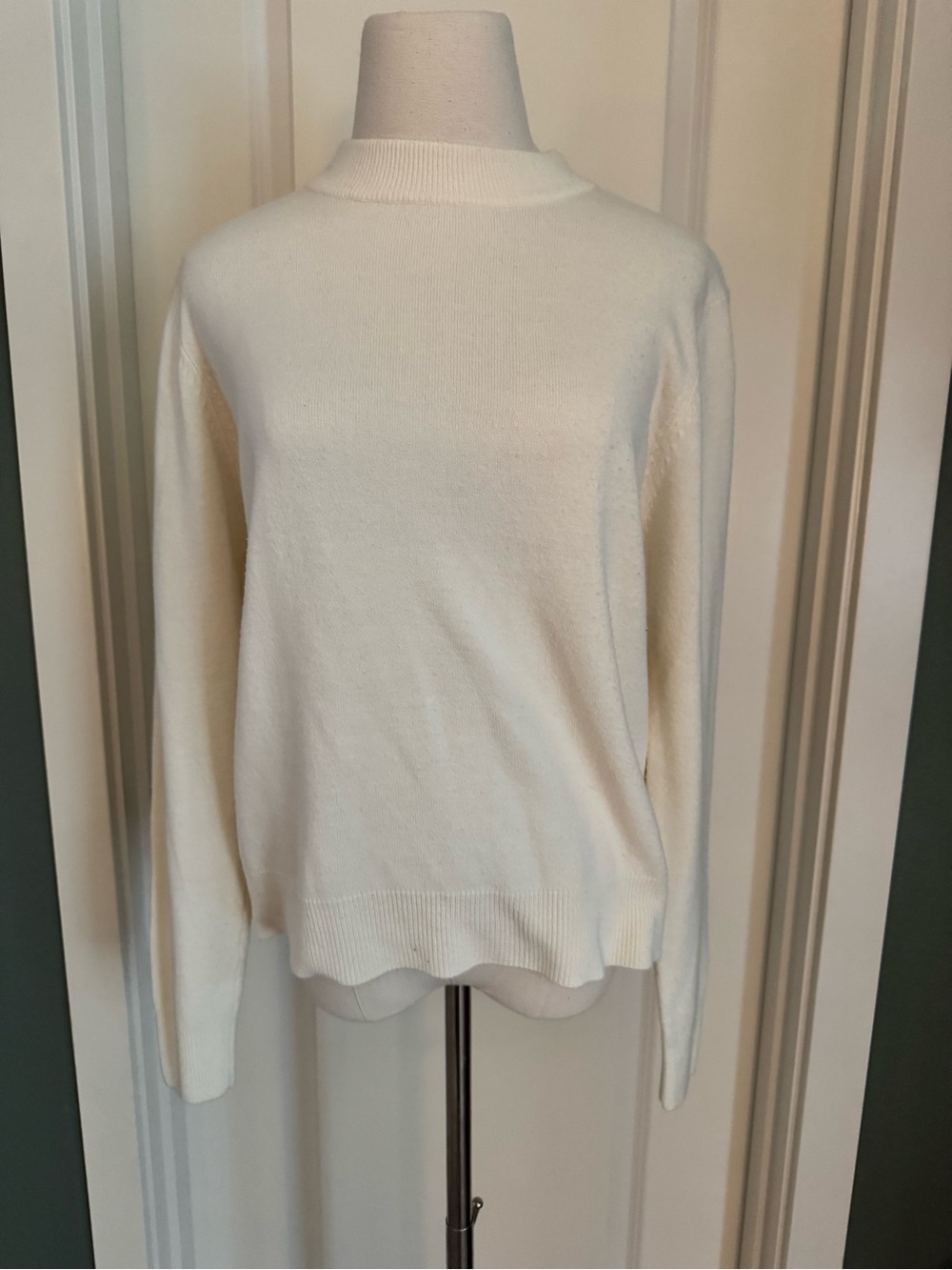 Sag Harbor Ivory Crewneck Sweater